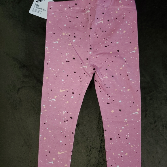 Nike Baby Set - White and Pink - Picture 3 of 3